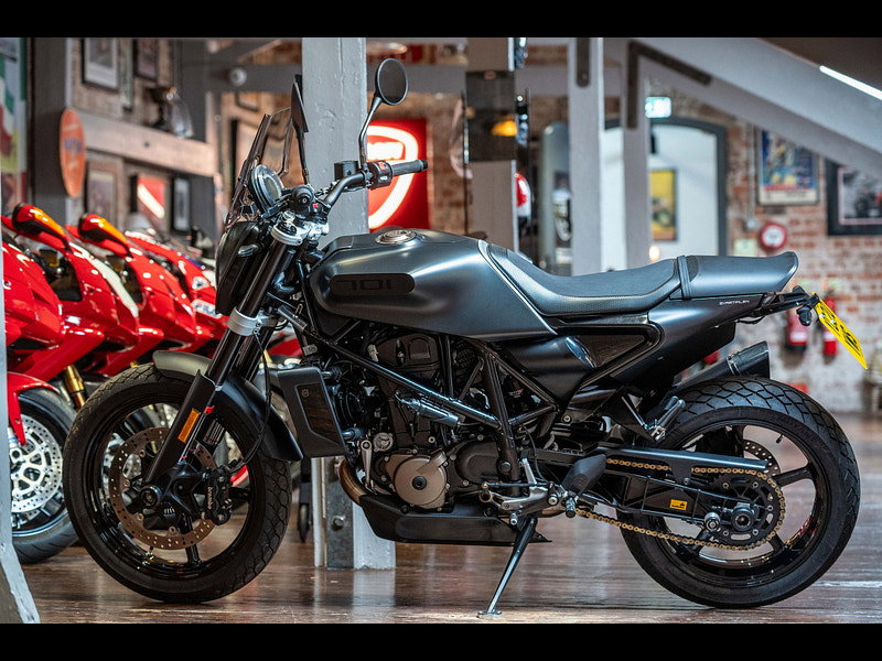 HUSQVARNA Svartpilen 701 *Akrapovic Exhaust - Low Mileage* 0dr Manual 2026