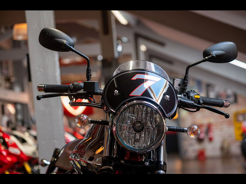 MOTO GUZZI V7 744 Cafe Racer  0dr Manual 2026