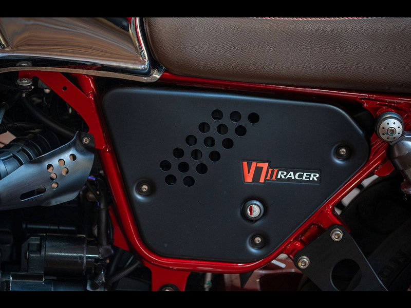 MOTO GUZZI V7 744 Cafe Racer  0dr Manual 2026