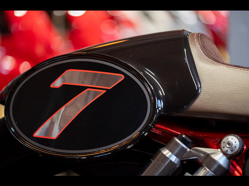 MOTO GUZZI V7 744 Cafe Racer  0dr Manual 2026