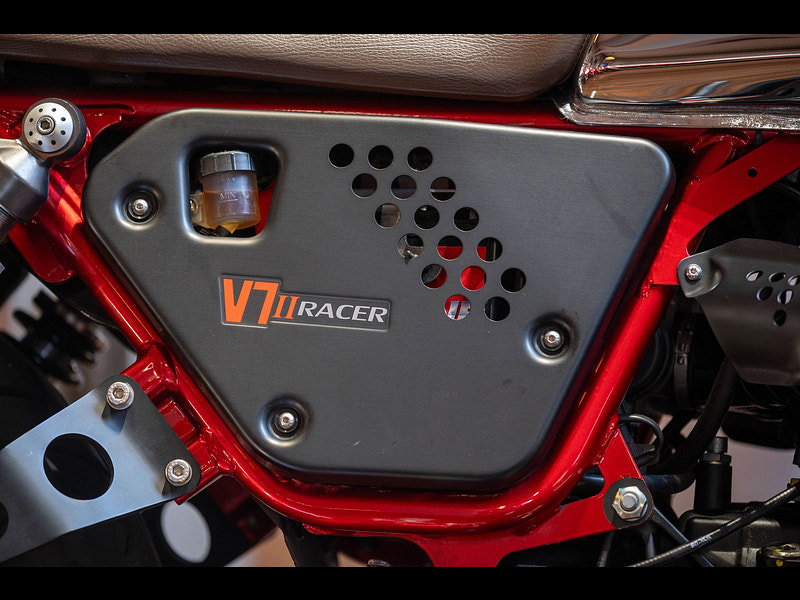 MOTO GUZZI V7 744 Cafe Racer  0dr Manual 2026