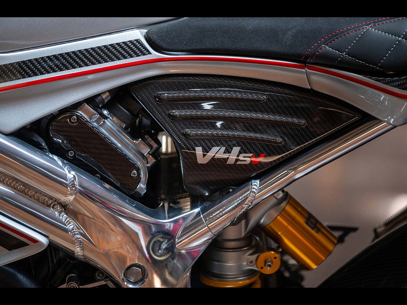 Norton V4 sv *One Owner - PDI Miles* 0dr Manual 2026
