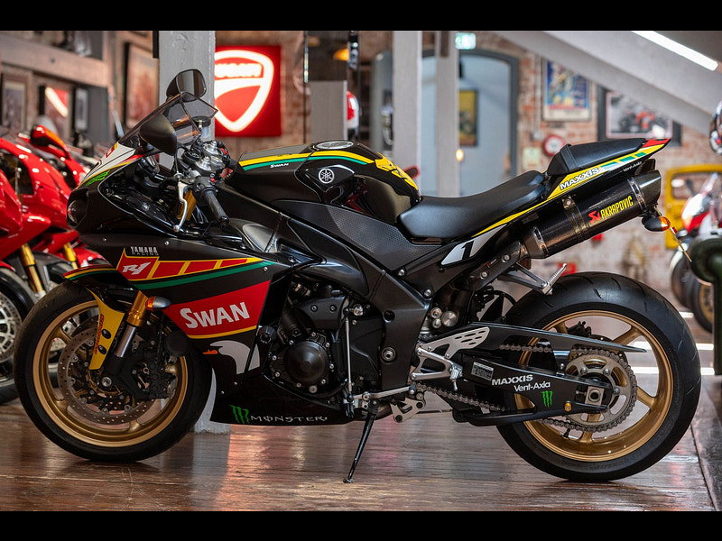 Yamaha R1 Just 1,800 Miles From New - 1 Former Keeper* 0dr Manual 2026