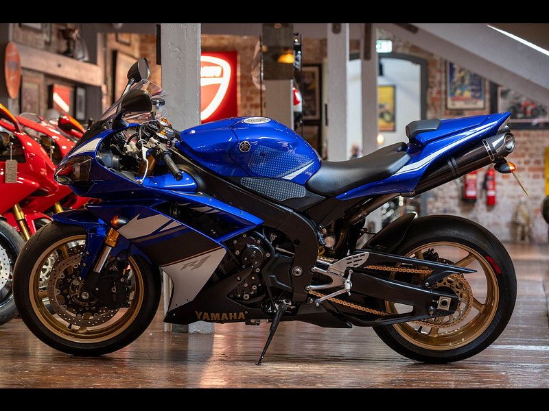 Yamaha R1 *Full Akrapovic Exhaust - Low Mileage* 0dr Manual 2026