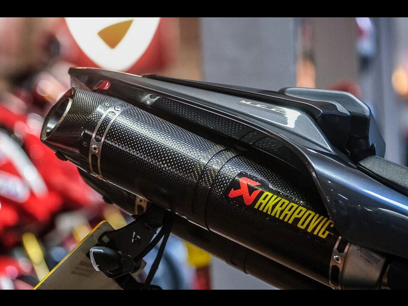 Yamaha R1 *Yamaha YZF R1 - Akrapovic End Cans* 0dr Manual 2026