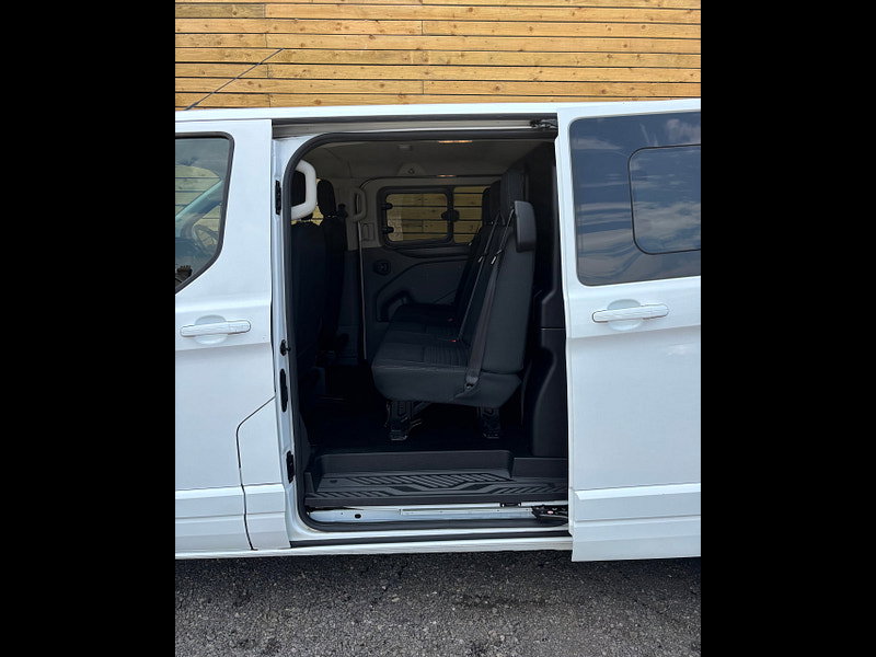 Ford Transit Custom 2.0 300 EcoBlue Limited Crew Van Double Cab 5dr Diesel Manual L2 H1 Euro 6 (s/s) (130 ps)