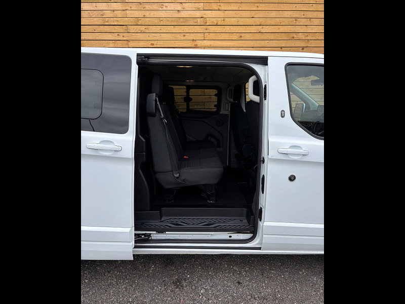 Ford Transit Custom 2.0 300 EcoBlue Limited Crew Van Double Cab 5dr Diesel Manual L2 H1 Euro 6 (s/s) (130 ps)