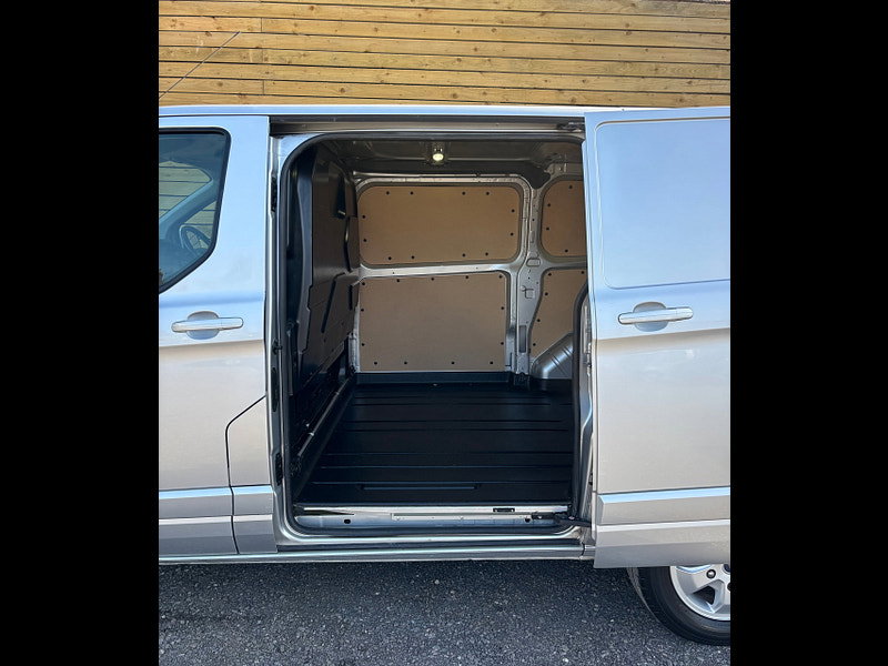 Ford Transit Custom 2.0 TDCi 270 Limited Panel Van 5dr Diesel Manual L1 H1 (157 g/km, 128 bhp)