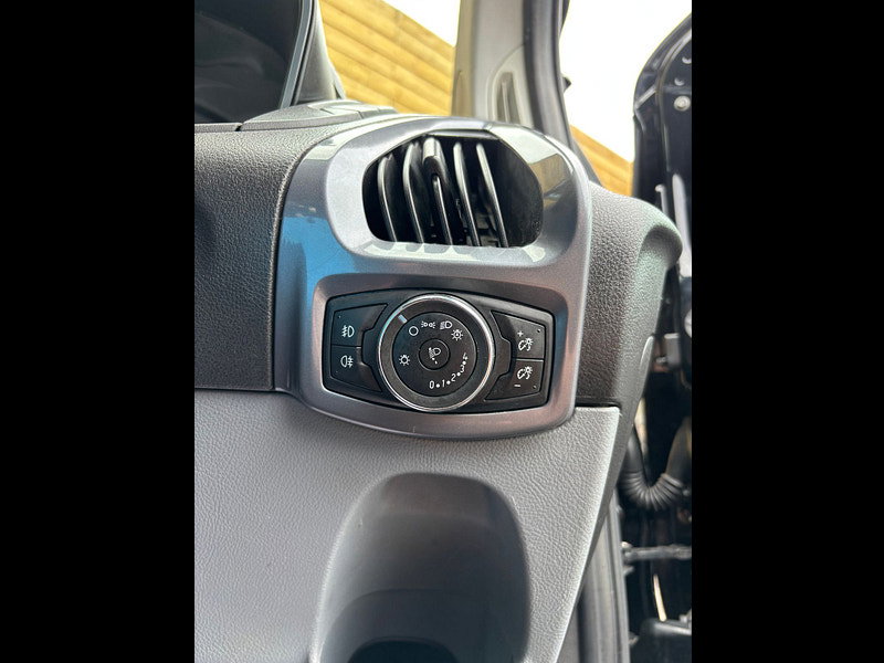 Ford Transit Custom 2.2 TDCi 270 Limited Panel Van 5dr Diesel Manual L1 H1 (186 g/km, 123 bhp)