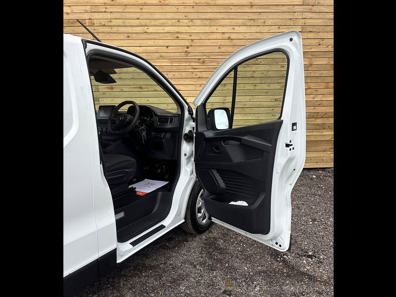Renault Trafic 2.0 dCi Blue LL30 Business+ Panel Van 5dr Diesel Manual L2 H1 Euro 6 (s/s) (130 ps)