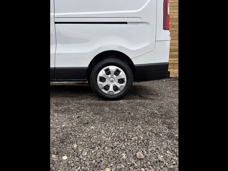 Renault Trafic 2.0 dCi Blue LL30 Business+ Panel Van 5dr Diesel Manual L2 H1 Euro 6 (s/s) (130 ps)