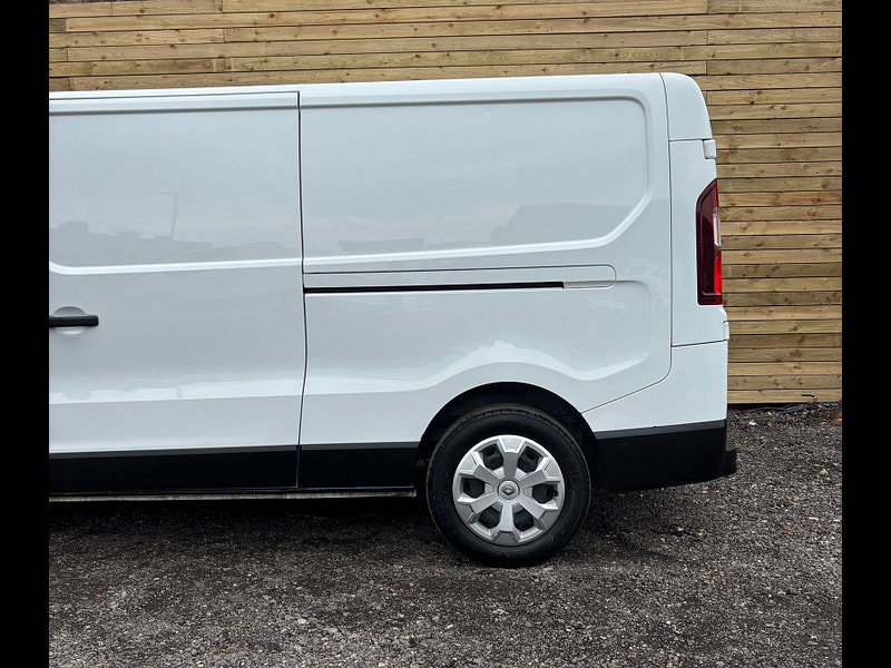 Renault Trafic 2.0 dCi Blue LL30 Business+ Panel Van 5dr Diesel Manual L2 H1 Euro 6 (s/s) (130 ps)