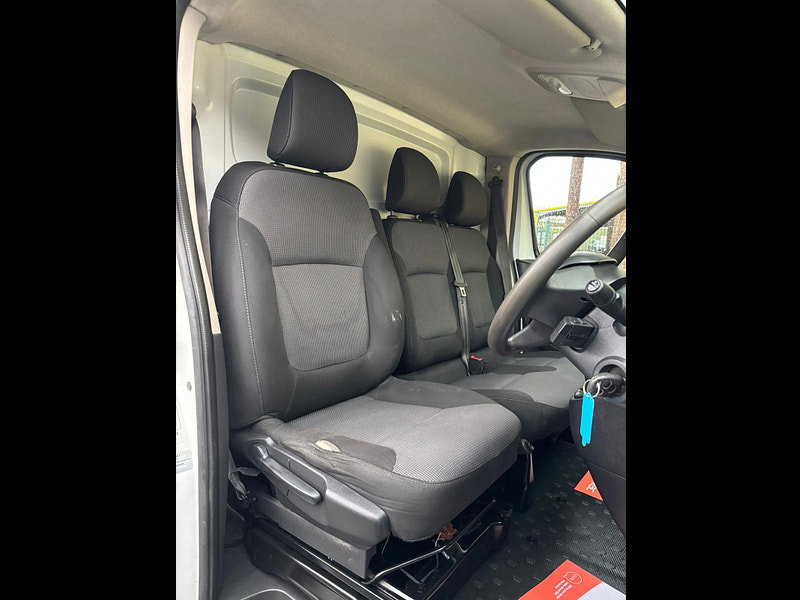 Renault Trafic 2.0 dCi ENERGY 28 Business Panel Van 5dr Diesel Manual SWB Standard Roof Euro 6 (s/s) (120 ps)
