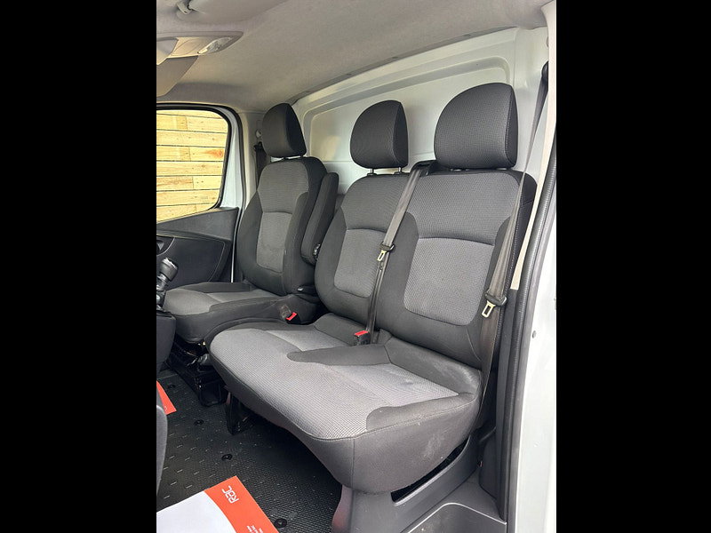 Renault Trafic 2.0 dCi ENERGY 28 Business Panel Van 5dr Diesel Manual SWB Standard Roof Euro 6 (s/s) (120 ps)