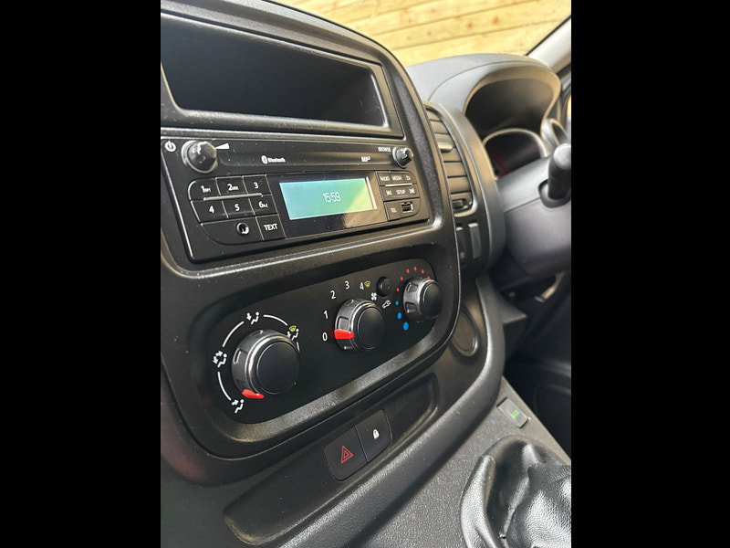Renault Trafic 2.0 dCi ENERGY 28 Business Panel Van 5dr Diesel Manual SWB Standard Roof Euro 6 (s/s) (120 ps)