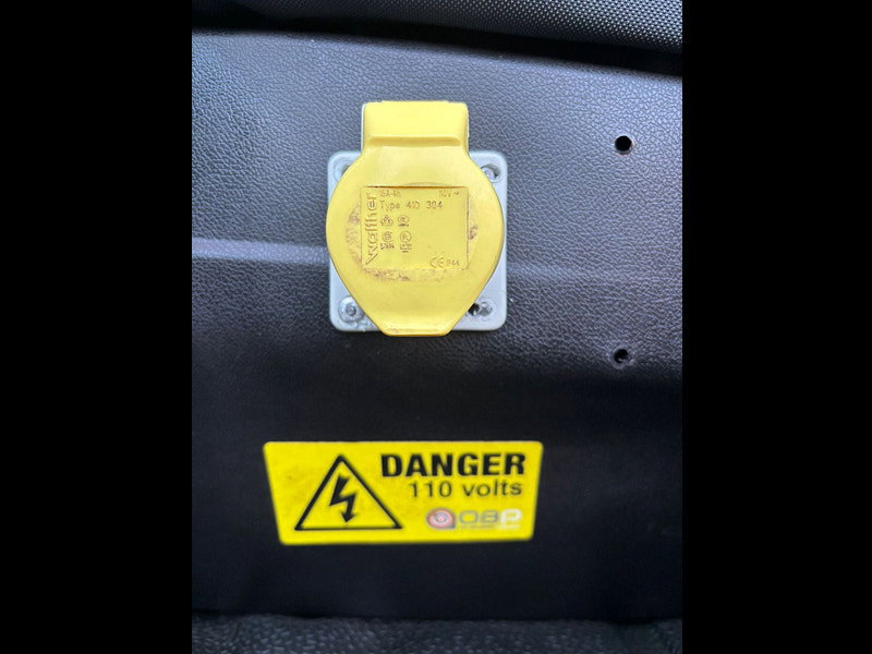Renault Master 2.3 dCi 35 Business Chassis Cab 2dr Diesel Manual FWD MWB Euro 6 (130 ps)