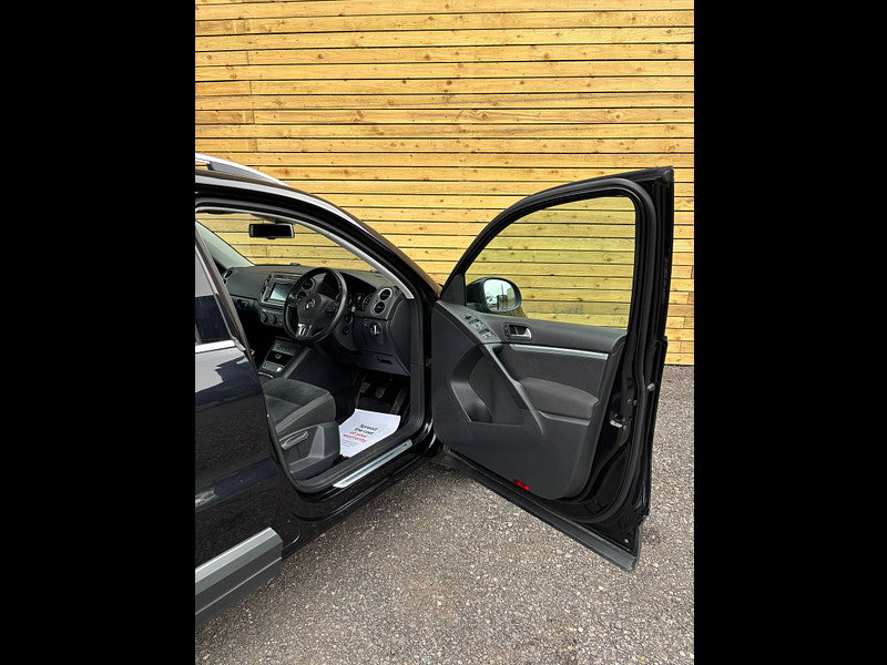 Volkswagen Tiguan 2.0 TDI BlueMotion Tech Match Edition SUV 5dr Diesel Manual 4WD Euro 6 (s/s) (150 ps)