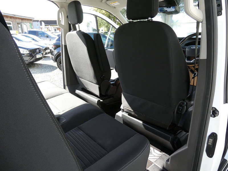 Ford Transit Custom 2.0 300 EcoBlue Limited Crew Van Double Cab 5dr Diesel Manual L2 H1 Euro 6 (s/s) (130 ps) 5dr Manual 2026