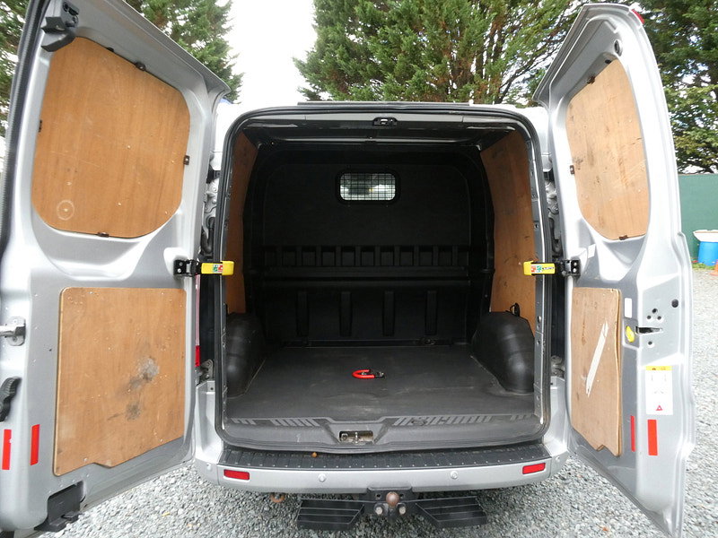 Ford Transit Custom 2.0 TDCi 290 Limited Combi Van 6dr Diesel Automatic L1 H1 (165 g/km, 168 bhp) 6dr Automatic 2026