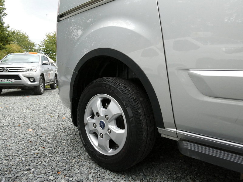Ford Transit Custom 2.0 TDCi 290 Limited Combi Van 6dr Diesel Automatic L1 H1 (165 g/km, 168 bhp) 6dr Automatic 2026