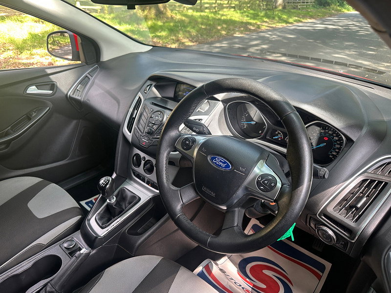 Ford Focus 1.0T EcoBoost Zetec Hatchback 5dr Petrol Manual Euro 5 (s/s) (125 ps) 5dr Manual 2026