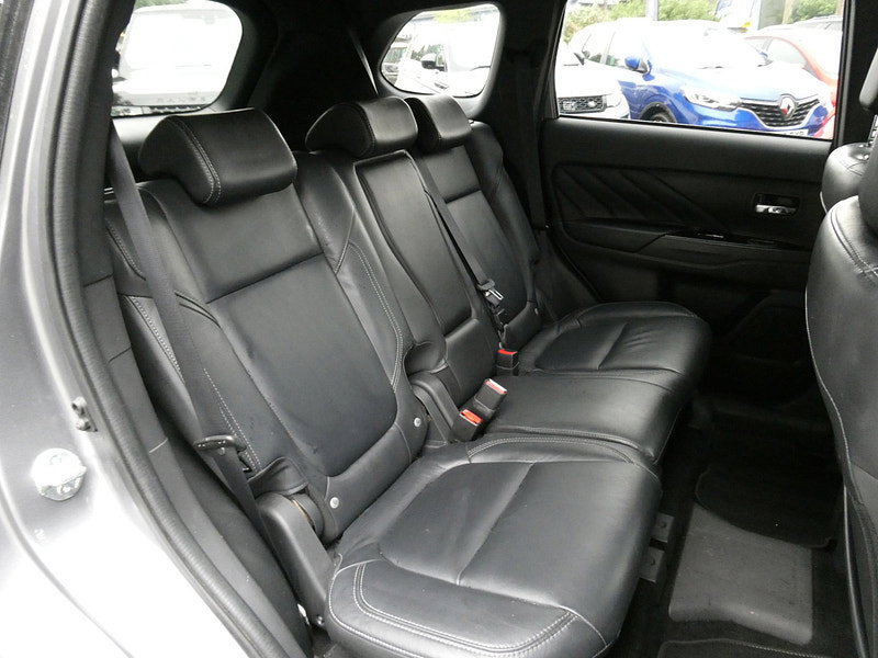 Mitsubishi Outlander 2.4h TwinMotor 13.8kWh Dynamic SUV 5dr Petrol Plug-in Hybrid CVT 4WD Euro 6 (s/s) (224 ps) 5dr Automatic 2026