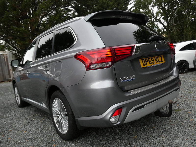 Mitsubishi Outlander 2.4h TwinMotor 13.8kWh Dynamic SUV 5dr Petrol Plug-in Hybrid CVT 4WD Euro 6 (s/s) (224 ps) 5dr Automatic 2026
