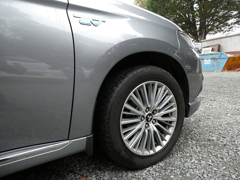 Mitsubishi Outlander 2.4h TwinMotor 13.8kWh Dynamic SUV 5dr Petrol Plug-in Hybrid CVT 4WD Euro 6 (s/s) (224 ps) 5dr Automatic 2026