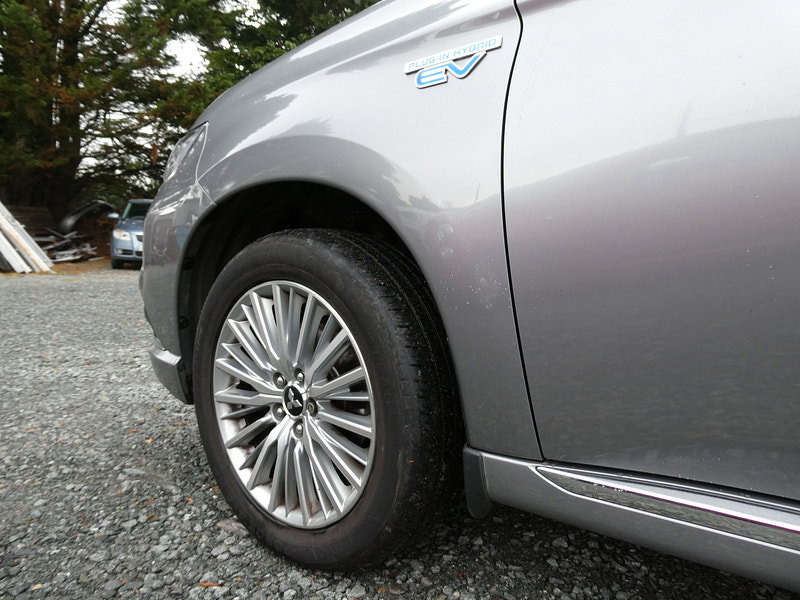 Mitsubishi Outlander 2.4h TwinMotor 13.8kWh Dynamic SUV 5dr Petrol Plug-in Hybrid CVT 4WD Euro 6 (s/s) (224 ps) 5dr Automatic 2026