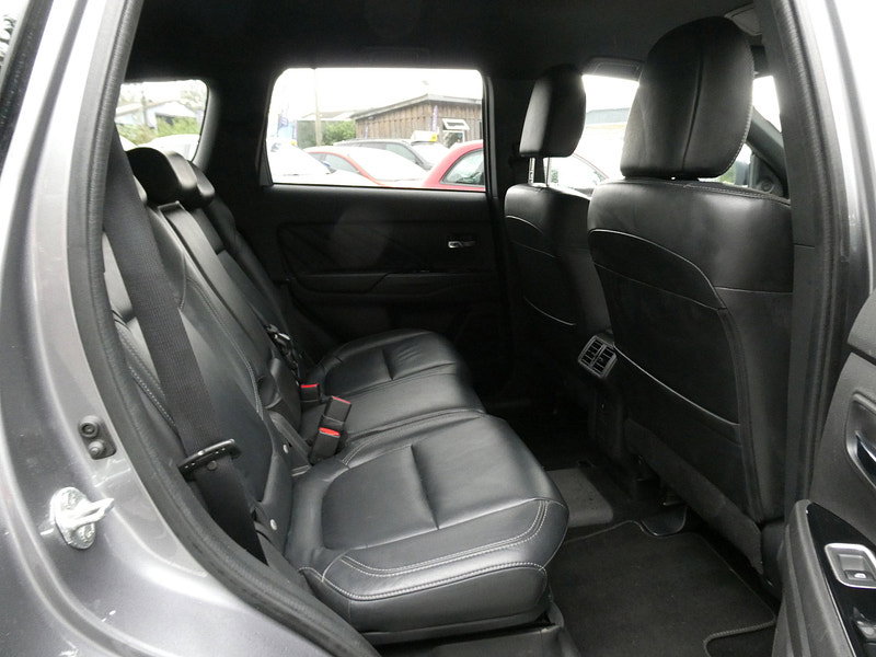 Mitsubishi Outlander 2.4h TwinMotor 13.8kWh Dynamic SUV 5dr Petrol Plug-in Hybrid CVT 4WD Euro 6 (s/s) (224 ps) 5dr Automatic 2026