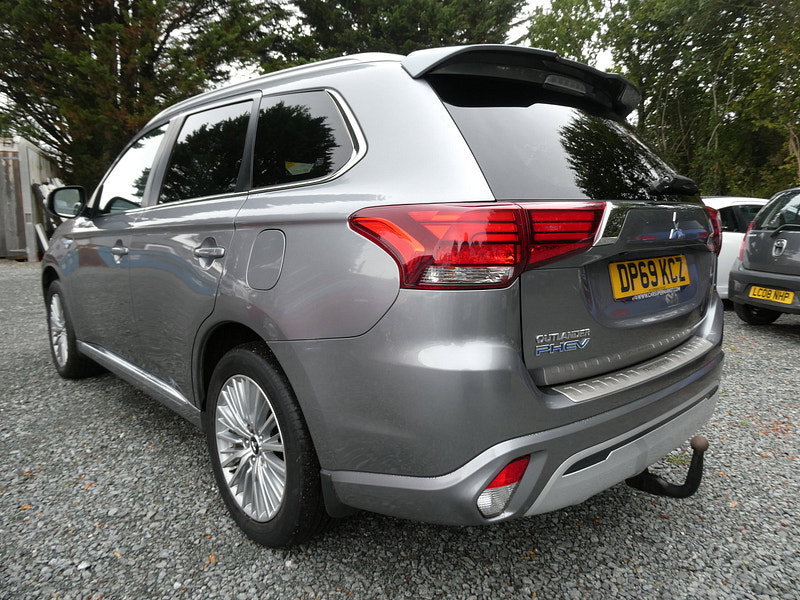 Mitsubishi Outlander 2.4h TwinMotor 13.8kWh Dynamic SUV 5dr Petrol Plug-in Hybrid CVT 4WD Euro 6 (s/s) (224 ps) 5dr Automatic 2026
