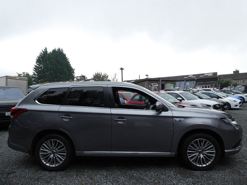 Mitsubishi Outlander 2.4h TwinMotor 13.8kWh Dynamic SUV 5dr Petrol Plug-in Hybrid CVT 4WD Euro 6 (s/s) (224 ps) 5dr Automatic 2026