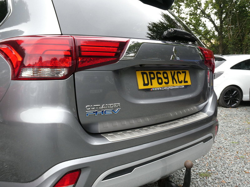 Mitsubishi Outlander 2.4h TwinMotor 13.8kWh Dynamic SUV 5dr Petrol Plug-in Hybrid CVT 4WD Euro 6 (s/s) (224 ps) 5dr Automatic 2026