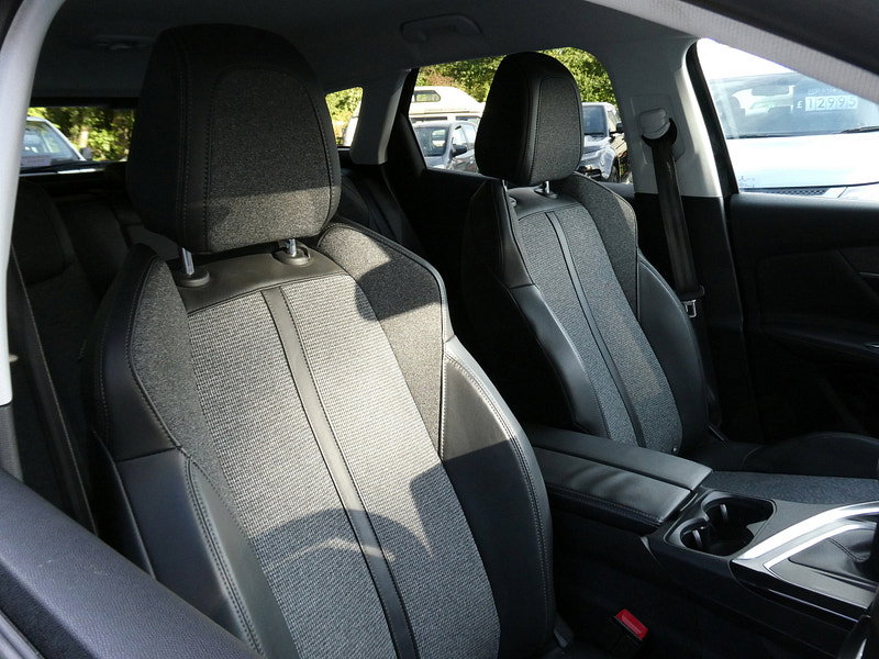 Peugeot 3008 1.2 PureTech Allure SUV 5dr Petrol Manual Euro 6 (s/s) (130 ps) 5dr Manual 2026