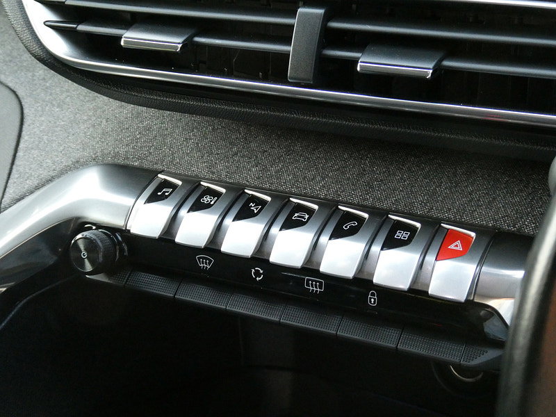 Peugeot 3008 1.2 PureTech Allure SUV 5dr Petrol Manual Euro 6 (s/s) (130 ps) 5dr Manual 2026