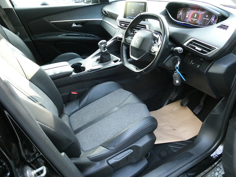 Peugeot 3008 1.2 PureTech Allure SUV 5dr Petrol Manual Euro 6 (s/s) (130 ps) 5dr Manual 2026