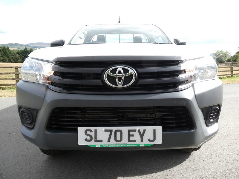 Toyota Hilux 2.4 D-4D Active Narrow Body Pickup 2dr Diesel Manual 4WD Euro 6 (150 ps) 2dr Manual 2026