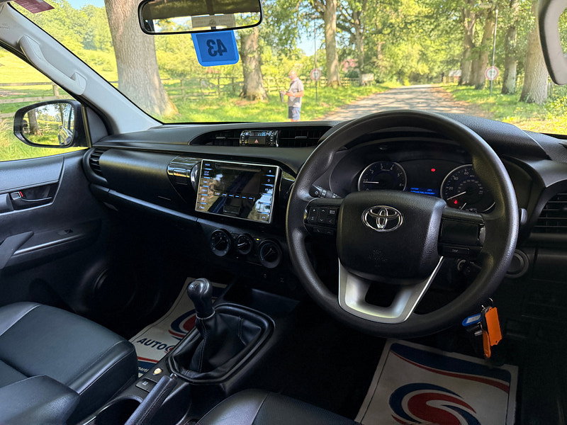 Toyota Hilux 2.4 D-4D Active Extra Pickup Extended Cab 4dr Diesel Manual 4WD Euro 6 (s/s) (150 ps) 4dr Manual 2026