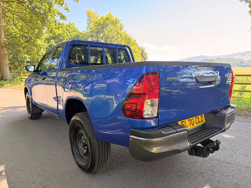 Toyota Hilux 2.4 D-4D Active Extra Pickup Extended Cab 4dr Diesel Manual 4WD Euro 6 (s/s) (150 ps) 4dr Manual 2026