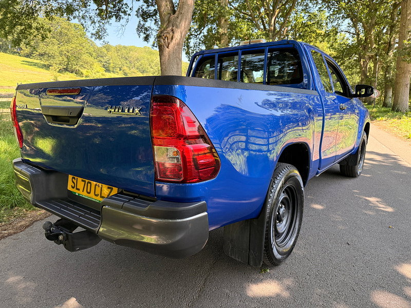 Toyota Hilux 2.4 D-4D Active Extra Pickup Extended Cab 4dr Diesel Manual 4WD Euro 6 (s/s) (150 ps) 4dr Manual 2026