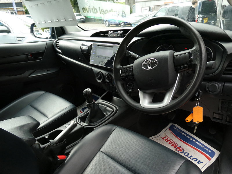 Toyota Hilux 2.4 D-4D Active Extra Pickup Extended Cab 4dr Diesel Manual 4WD Euro 6 (s/s) (150 ps) 4dr Manual 2026