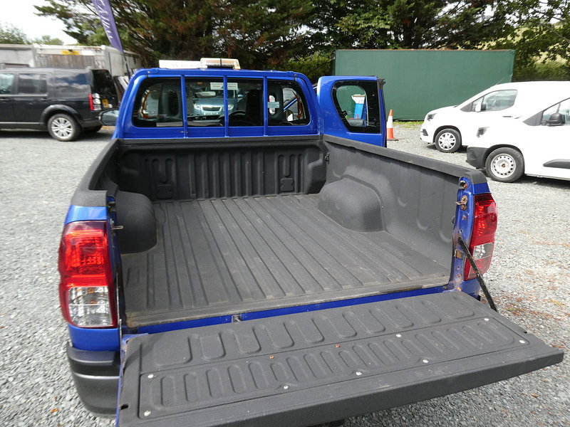 Toyota Hilux 2.4 D-4D Active Extra Pickup Extended Cab 4dr Diesel Manual 4WD Euro 6 (s/s) (150 ps) 4dr Manual 2026