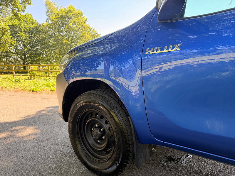 Toyota Hilux 2.4 D-4D Active Extra Pickup Extended Cab 4dr Diesel Manual 4WD Euro 6 (s/s) (150 ps) 4dr Manual 2026