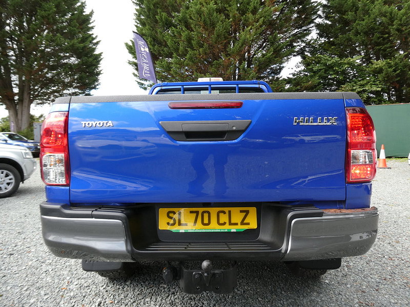 Toyota Hilux 2.4 D-4D Active Extra Pickup Extended Cab 4dr Diesel Manual 4WD Euro 6 (s/s) (150 ps) 4dr Manual 2026
