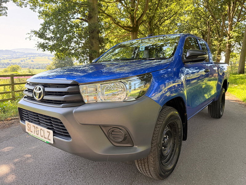 Toyota Hilux 2.4 D-4D Active Extra Pickup Extended Cab 4dr Diesel Manual 4WD Euro 6 (s/s) (150 ps) 4dr Manual 2026