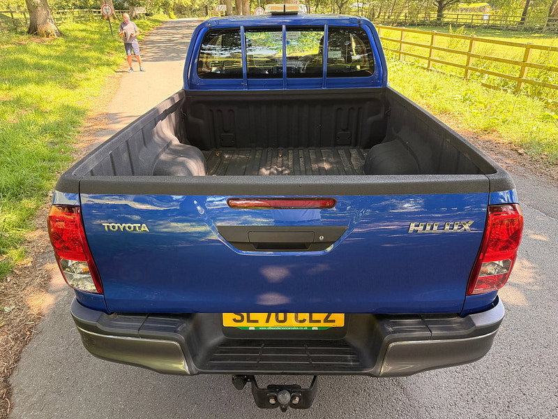 Toyota Hilux 2.4 D-4D Active Extra Pickup Extended Cab 4dr Diesel Manual 4WD Euro 6 (s/s) (150 ps) 4dr Manual 2026