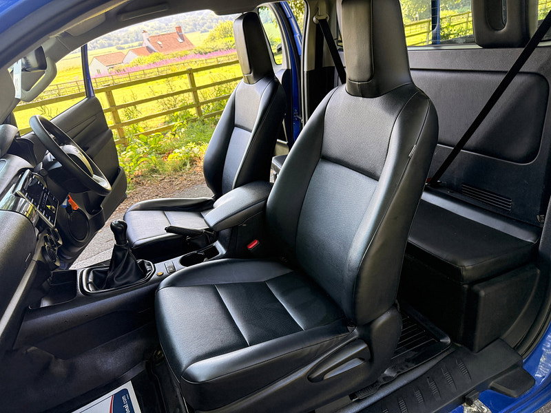 Toyota Hilux 2.4 D-4D Active Extra Pickup Extended Cab 4dr Diesel Manual 4WD Euro 6 (s/s) (150 ps) 4dr Manual 2026