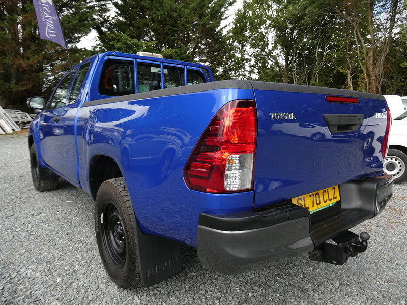Toyota Hilux 2.4 D-4D Active Extra Pickup Extended Cab 4dr Diesel Manual 4WD Euro 6 (s/s) (150 ps) 4dr Manual 2026