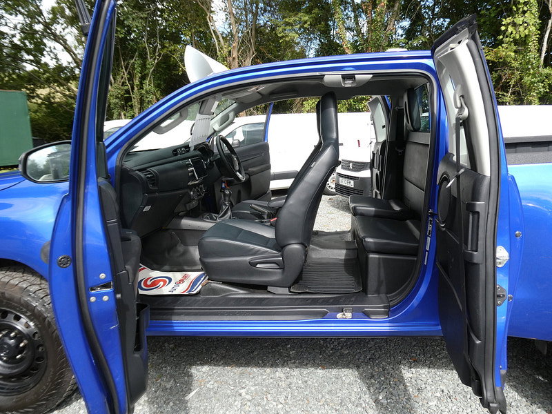 Toyota Hilux 2.4 D-4D Active Extra Pickup Extended Cab 4dr Diesel Manual 4WD Euro 6 (s/s) (150 ps) 4dr Manual 2026