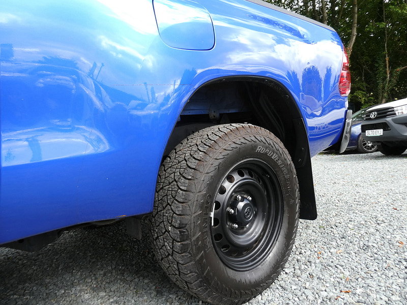 Toyota Hilux 2.4 D-4D Active Extra Pickup Extended Cab 4dr Diesel Manual 4WD Euro 6 (s/s) (150 ps) 4dr Manual 2026